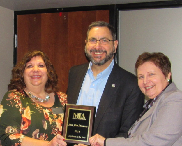 Sen. Stamas receiving MLA 2018 Legislator of the Year Award